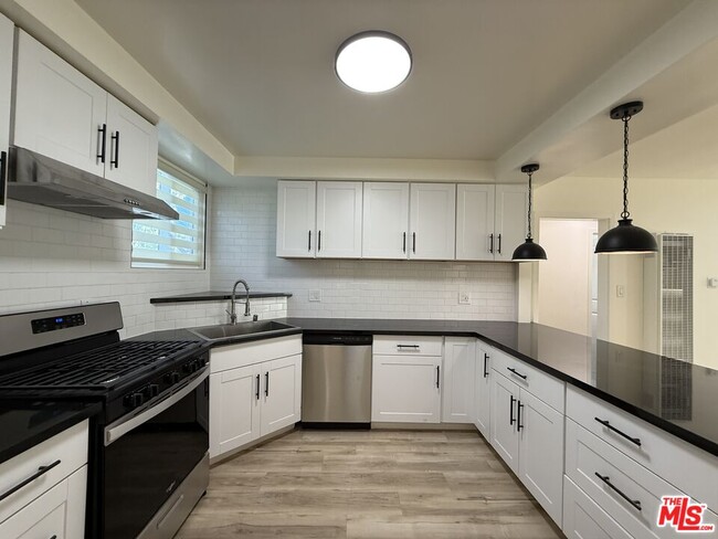Building Photo - 25226 Loytan St