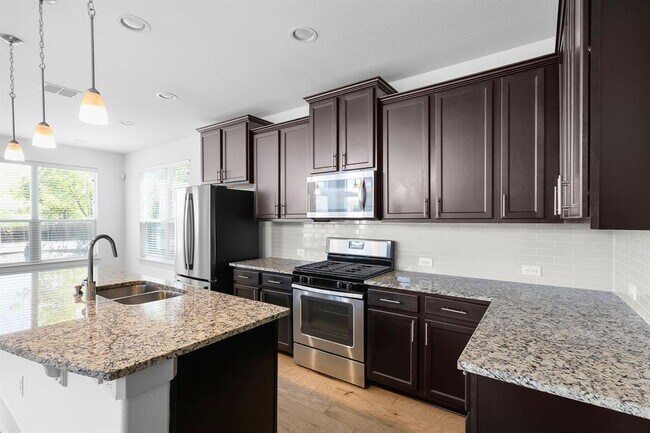 Foto del edificio - 7208 Bertram Ct