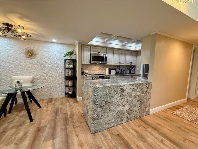 Foto del edificio - 6861 Woodwind Dr