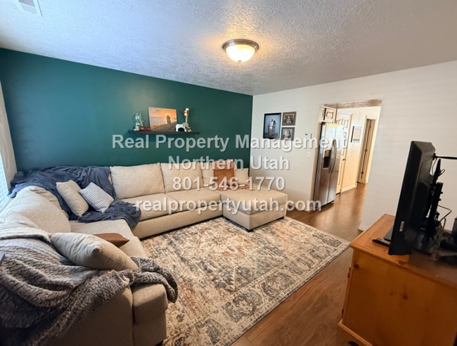 Building Photo - Cute 2 Bedroom Townhome in South Ogden Available