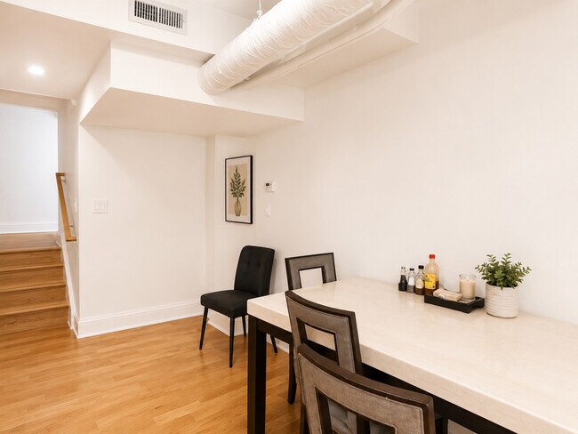 Foto del edificio - 681 1/2 W Wrightwood Ave