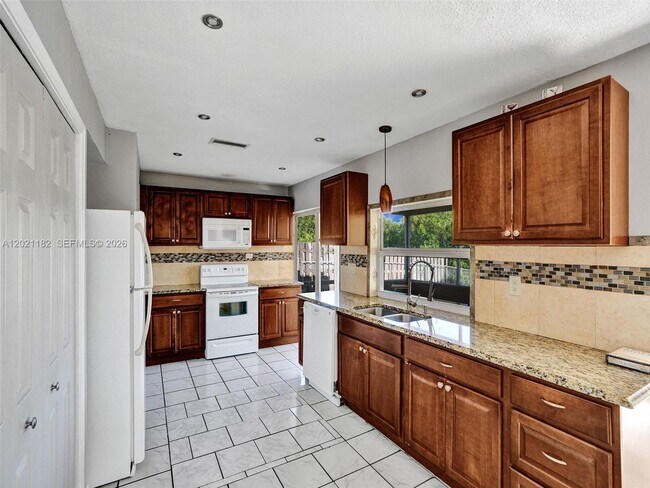 Foto del edificio - 8550 NW 27th Pl