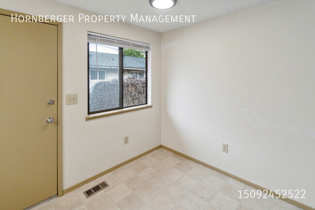 Building Photo - 7004 N Wiscomb St