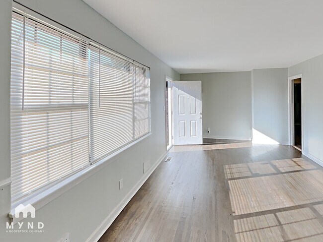 Building Photo - 813 Westfield Dr