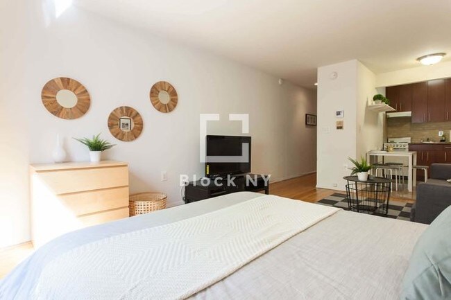 Building Photo - 133 E 27th St