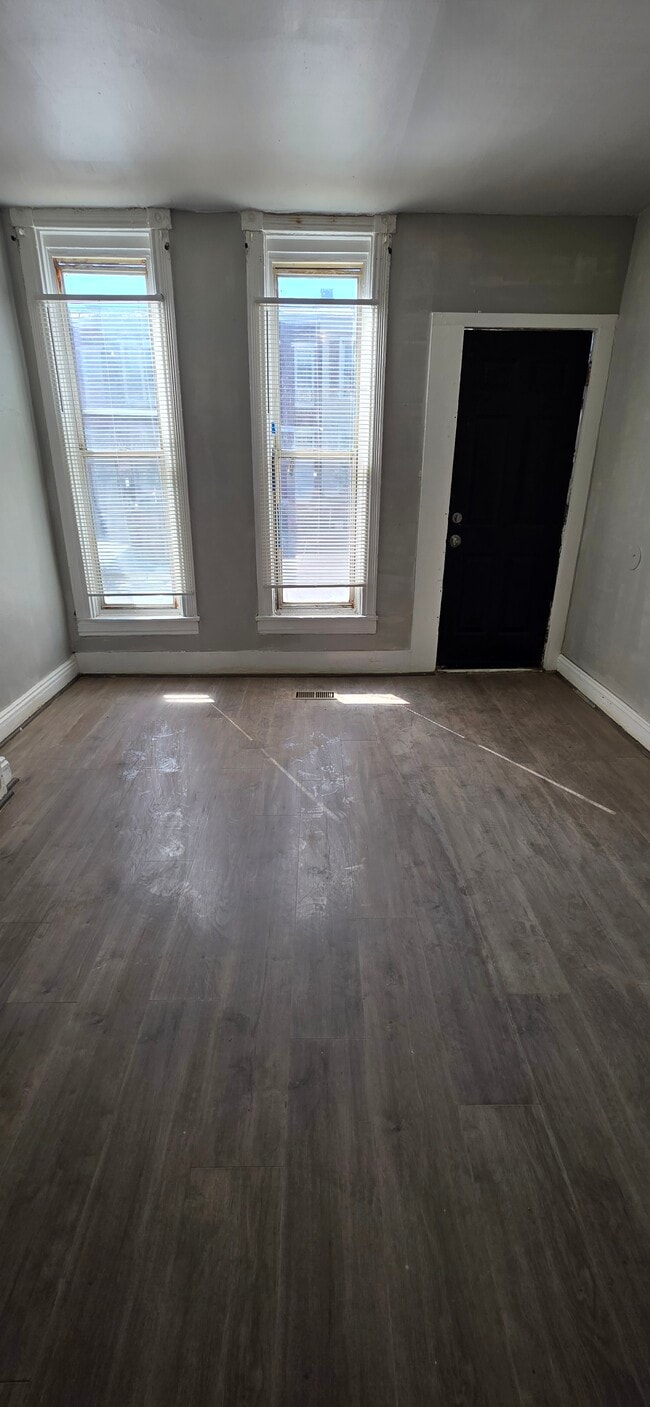 Building Photo - 409 S Gilmor St