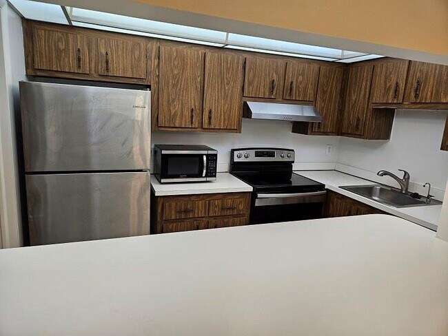 Building Photo - 4158 Inverrary Dr
