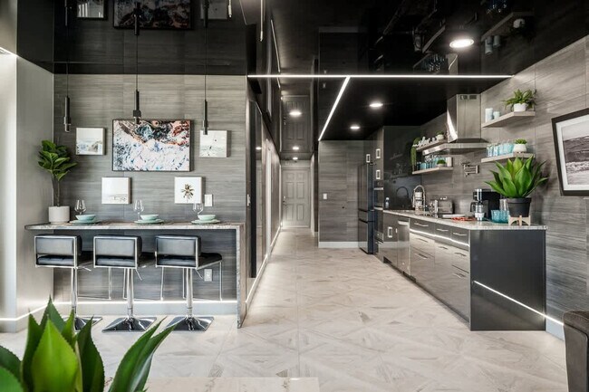 Foto del edificio - 8743 Thomas Dr