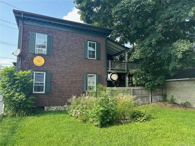 Building Photo - 152 Church St