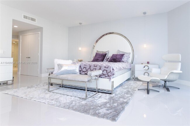 Building Photo - 17111 Biscayne Blvd