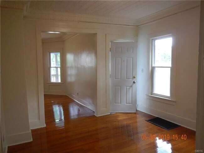 Building Photo - 558 Columbus Ave