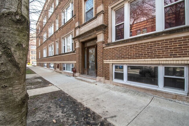 Foto del edificio - 6721 N Lakewood Ave
