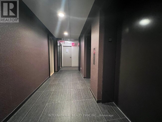 Building Photo - 70 Town Centre Court