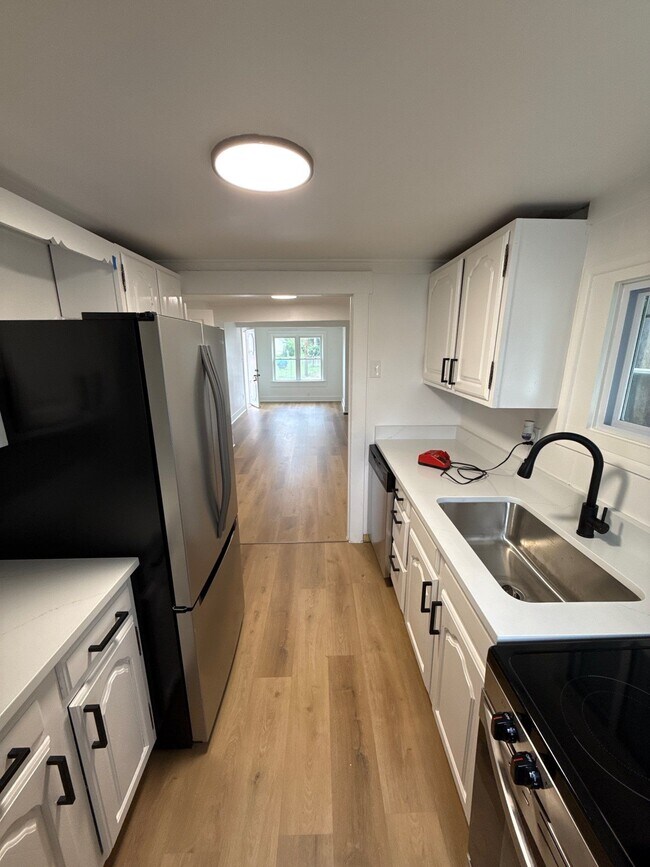 Foto del edificio - 4119 Farnham Ave