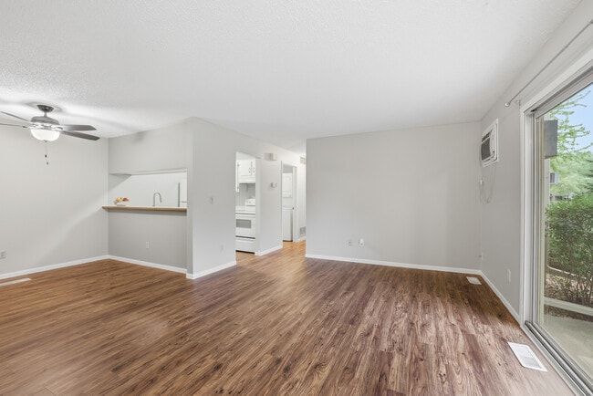 Building Photo - 8856 Jasmine Ln