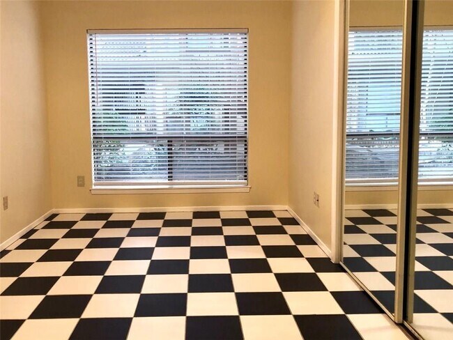 Foto del edificio - 806 W 24th St