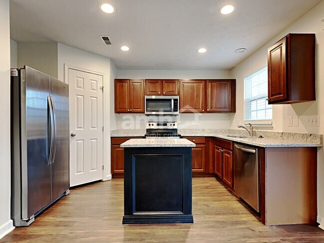 Foto del edificio - 156 Haverstraw Pl