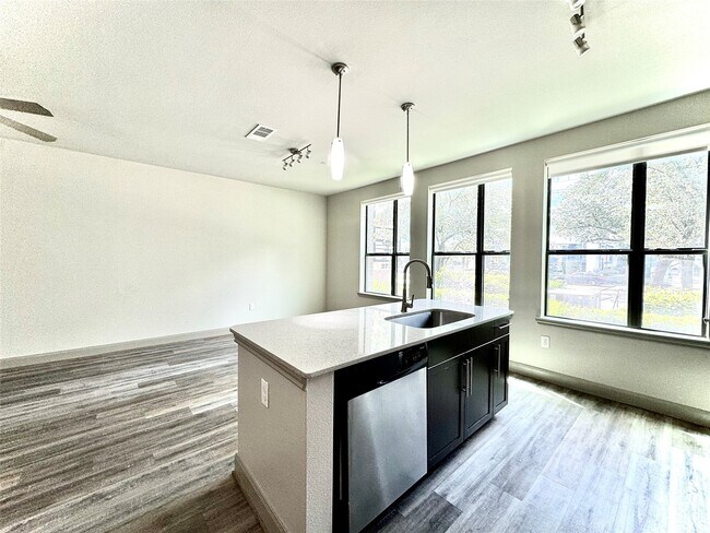 Foto del edificio - 3788 Richmond Ave.