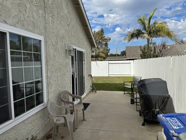 Building Photo - One story home in Camarillo's Mission Oaks...