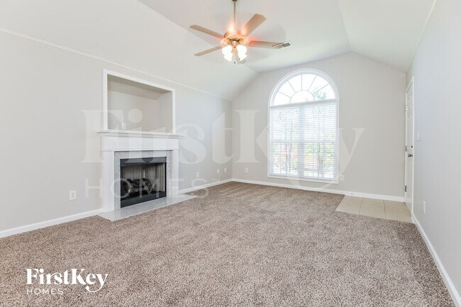 Foto del edificio - 2218 Village Ln