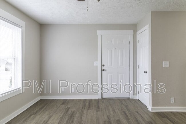 Foto del edificio - 145 Kingsridge Dr