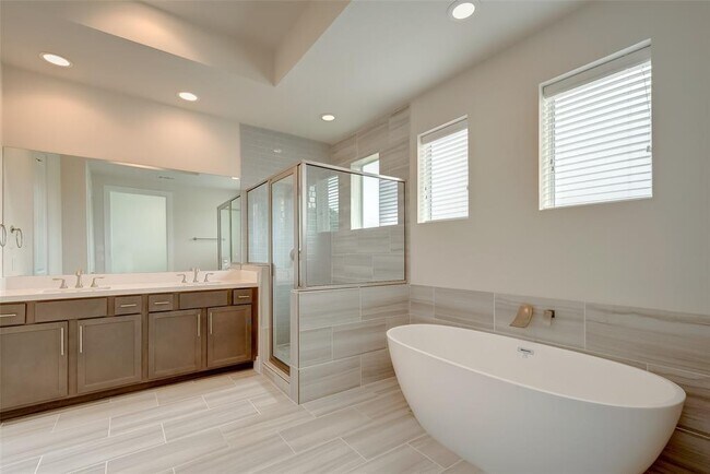 Building Photo - 1844 Parana Dr