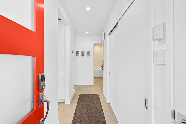 Foto del edificio - Stylish Condo in Desirable Alta Heights Neighborhood