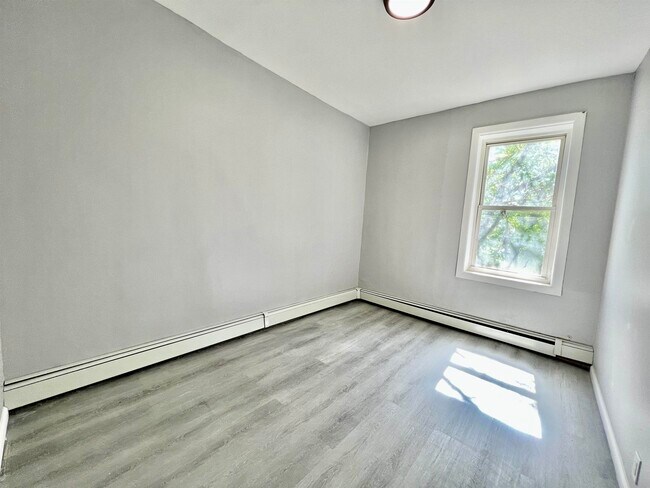 Building Photo - 384 Bergen Ave