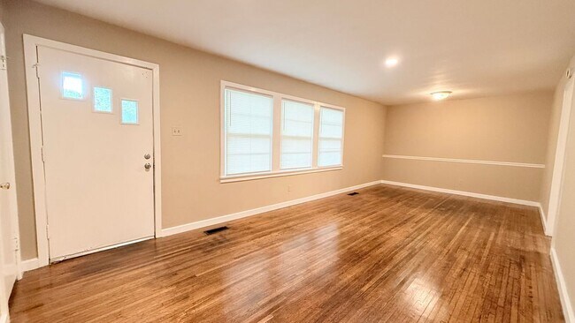 Building Photo - 1002 Evins St