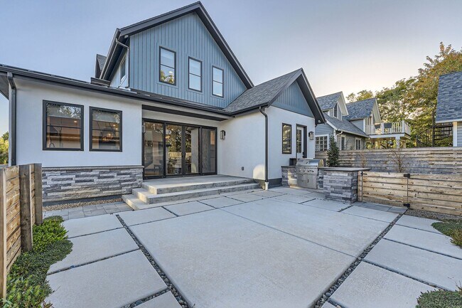 Building Photo - Stunning 4BDR New Build in Downtown Louisv...