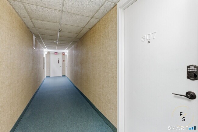 Foto del edificio - 140 Captain Thomas Blvd