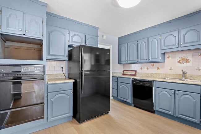 Building Photo - 390 Arvin Cir