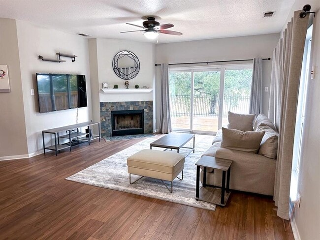 Foto del edificio - 11321 Avering Ln