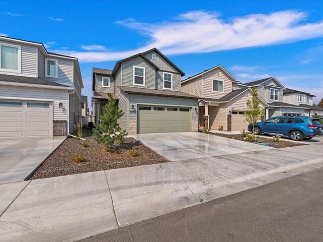 Building Photo - Must See!  Ready to move in! 4 bedroom, 2 bath home available in Verado with landscaping Included!