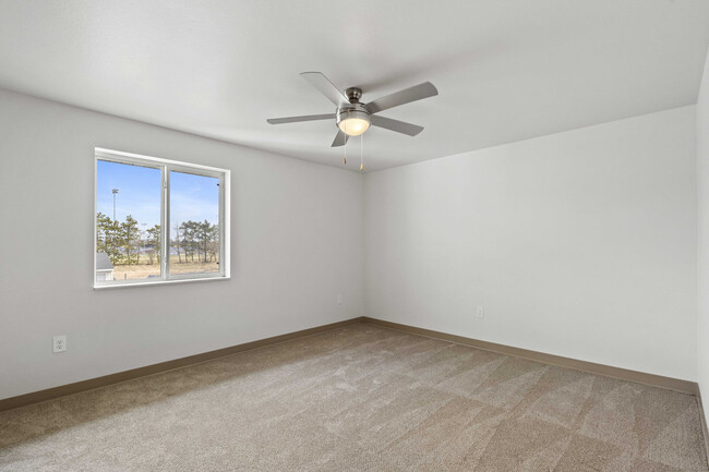 Foto del edificio - Whispering Pines Apartments