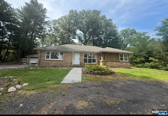 Building Photo - 166 Midwood Rd