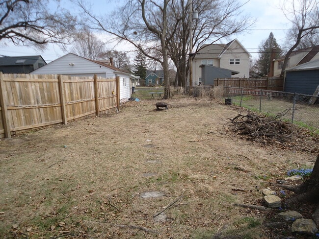 Building Photo - 5429 Harriet Ave