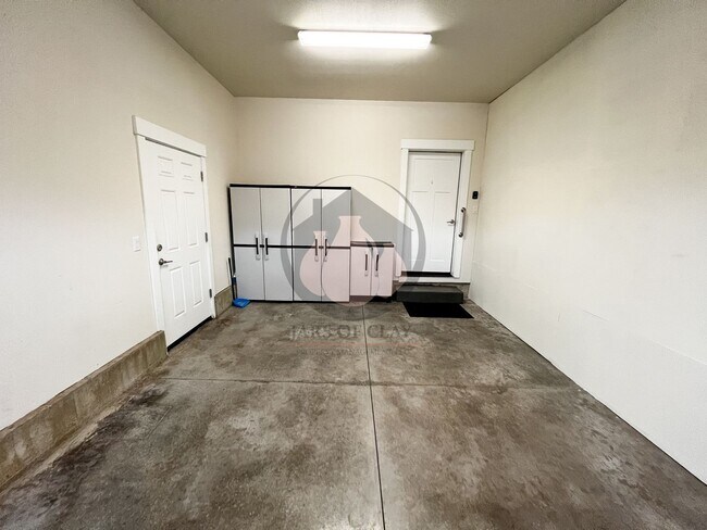 Foto del edificio - All-Inclusive Stayton Living! Rent Includes All Utilities, Internet, and a Private Garage!