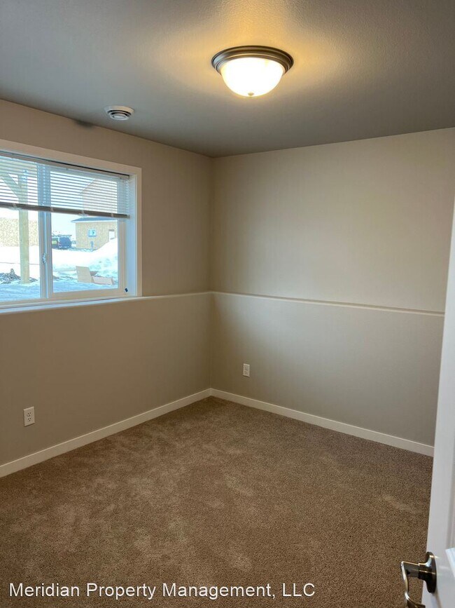 Foto del edificio - 3 br, 3 bath House - 4993 37th Ave S