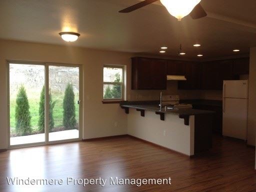 Building Photo - 5755 Fallbrook Ln