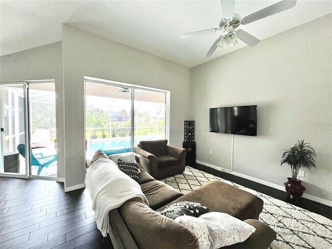 Foto del edificio - 1268 Hillsborough Blvd
