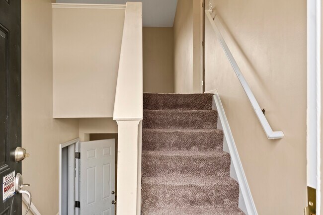 Building Photo - 1601 Raintree Court