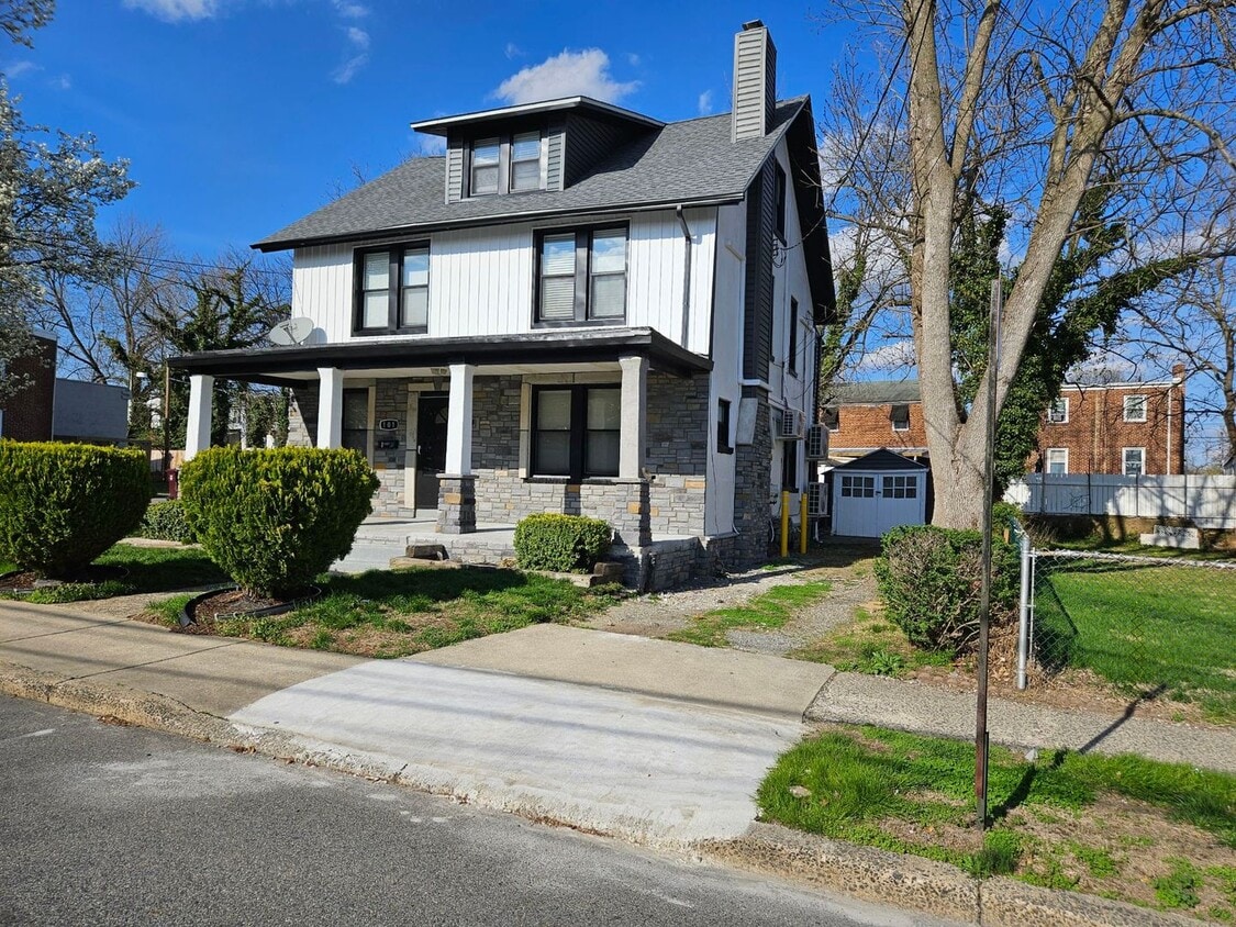 Building Photo - 101 E 35th St