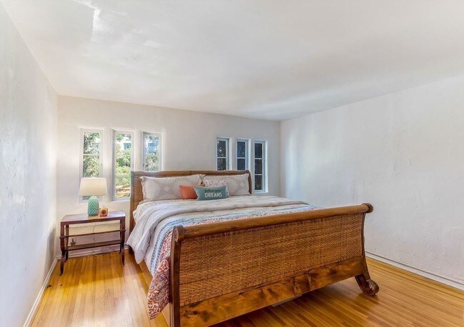 Foto del edificio - 3456 Floyd Terrace