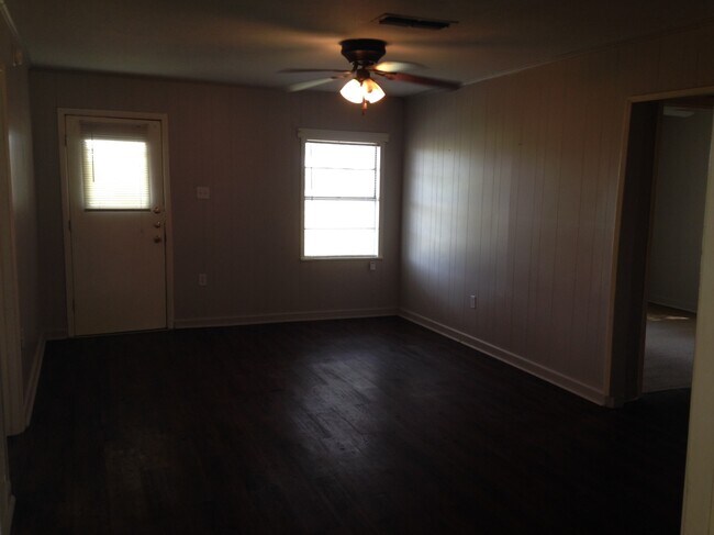 Building Photo - 516 Shady Ln