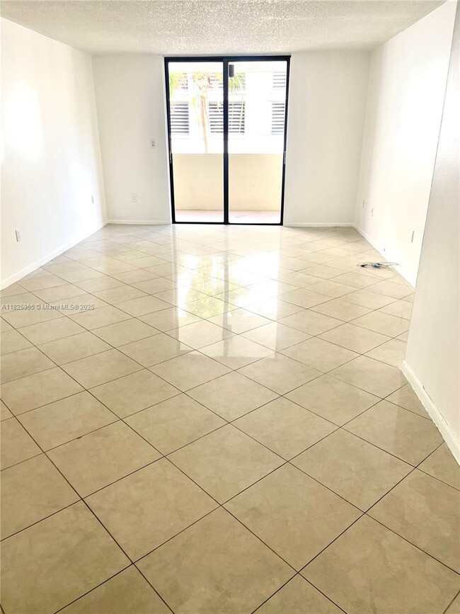 Building Photo - 1621 Collins Ave