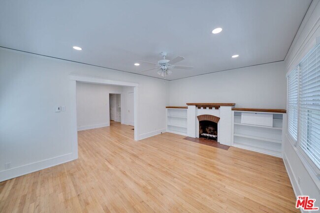 Building Photo - 942 Lincoln Blvd