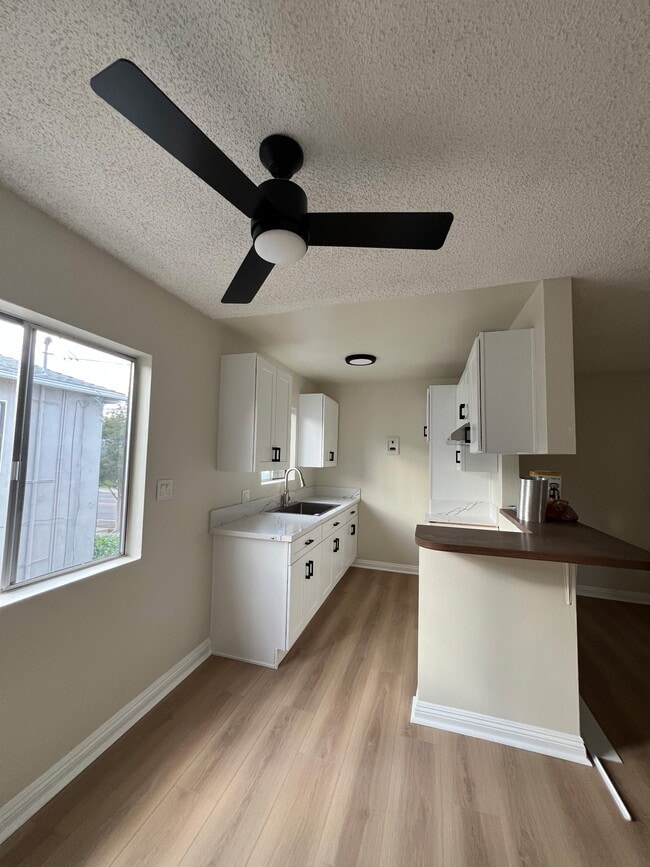 Building Photo - 626 E Chevy Chase Dr