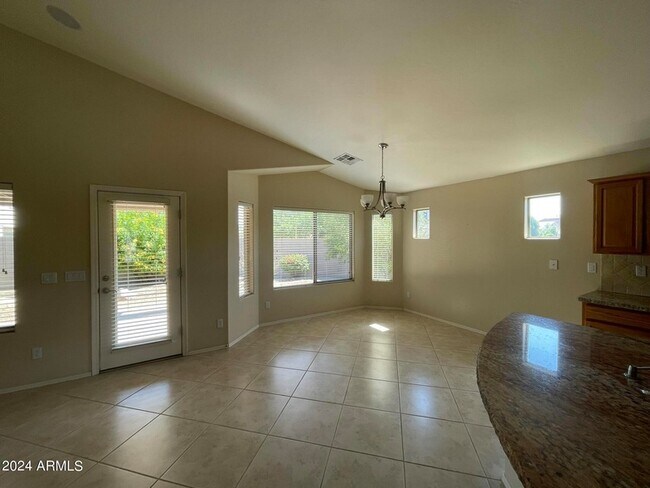 Foto del edificio - 17842 W Gelding Drive