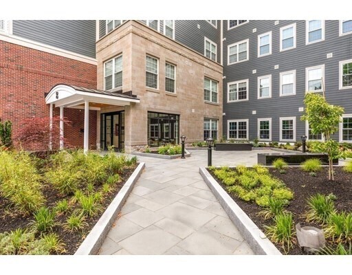 Building Photo - 52 Sanborn St